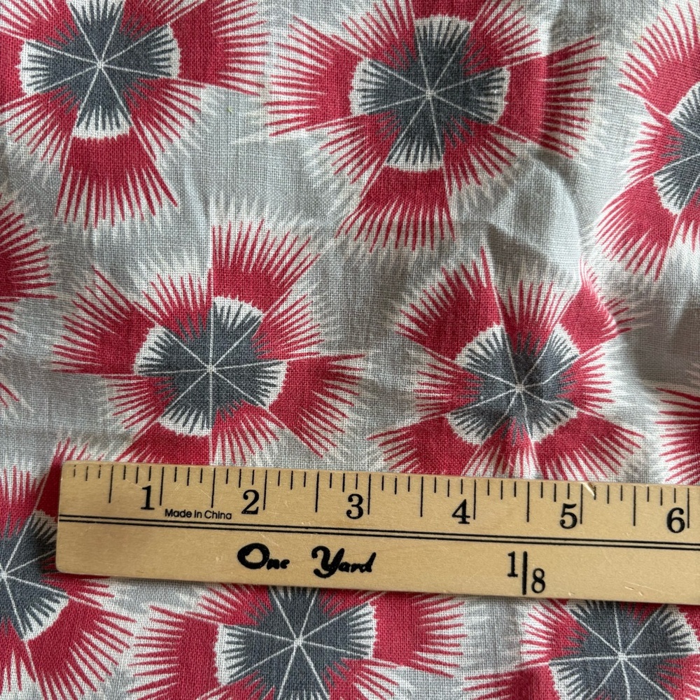 Vintage large feedsack 1940s cotton gray muted red 1+ yard quilting crafting - Picture 7 of 9